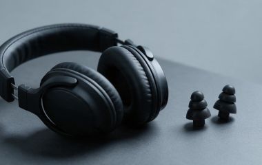 Активні навушники чи беруші: що краще для полігону та служби