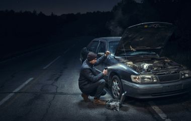 Тактичний ліхтар у машині: коли він справді стає у пригоді
