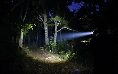 Скільки люменів справді потрібно: як підібрати яскравість тактичного ліхтаря під свої задачі